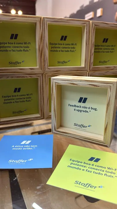 Quadros verdes de um mesmo pedido, prontos para entrega