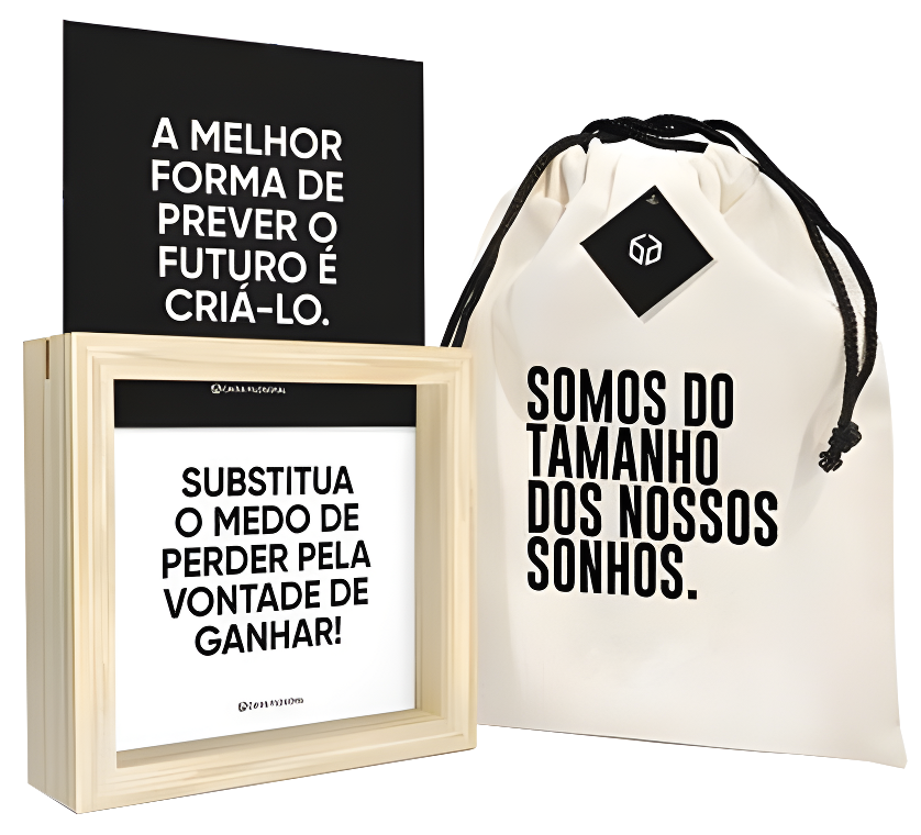 Quadro Caixa Filosofal com card de frase, ao lado da bag de algodão personalizada.